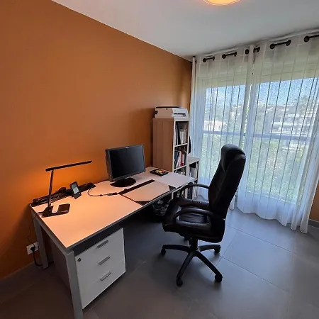 Spacious And Quiet, Air Conditioning, Parking, High Floor *