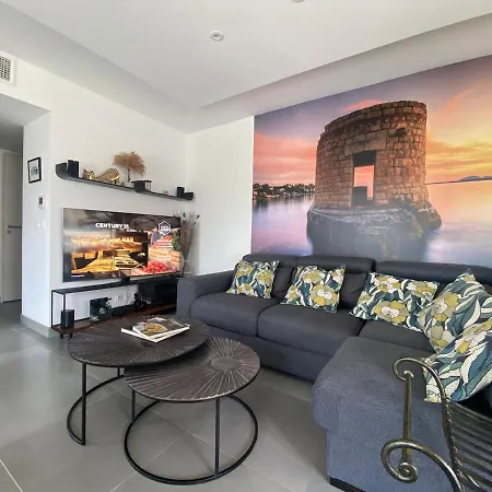 Spacious And Quiet, Air Conditioning, Parking, High Floor Apartment *