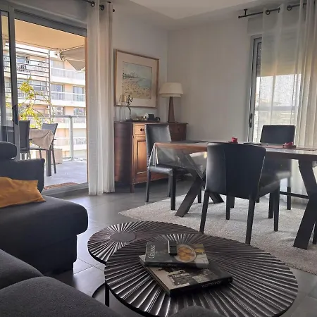 Spacious And Quiet, Air Conditioning, Parking, High Floor Apartment