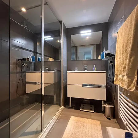 Spacious And Quiet, Air Conditioning, Parking, High Floor Apartment *