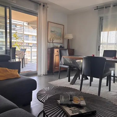 Apartment Spacious And Quiet, Air Conditioning, Parking, High Floor Antibes